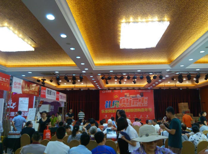 凯发K8国际瓷砖亮相威海品牌家居建材团购嘉年华，，优惠停不下来！！