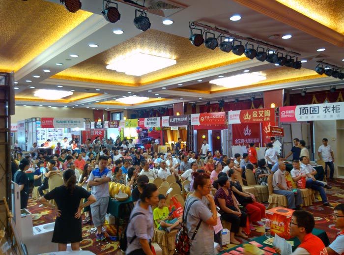 凯发K8国际瓷砖亮相威海品牌家居建材团购嘉年华，，优惠停不下来！！