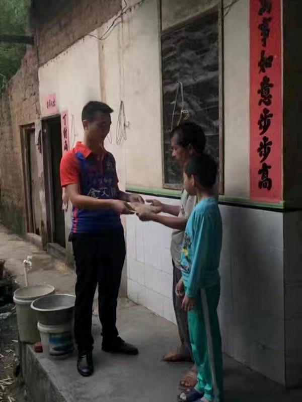 康健运动，，致力善举，，兴宁凯发K8国际足球队好样的！！！