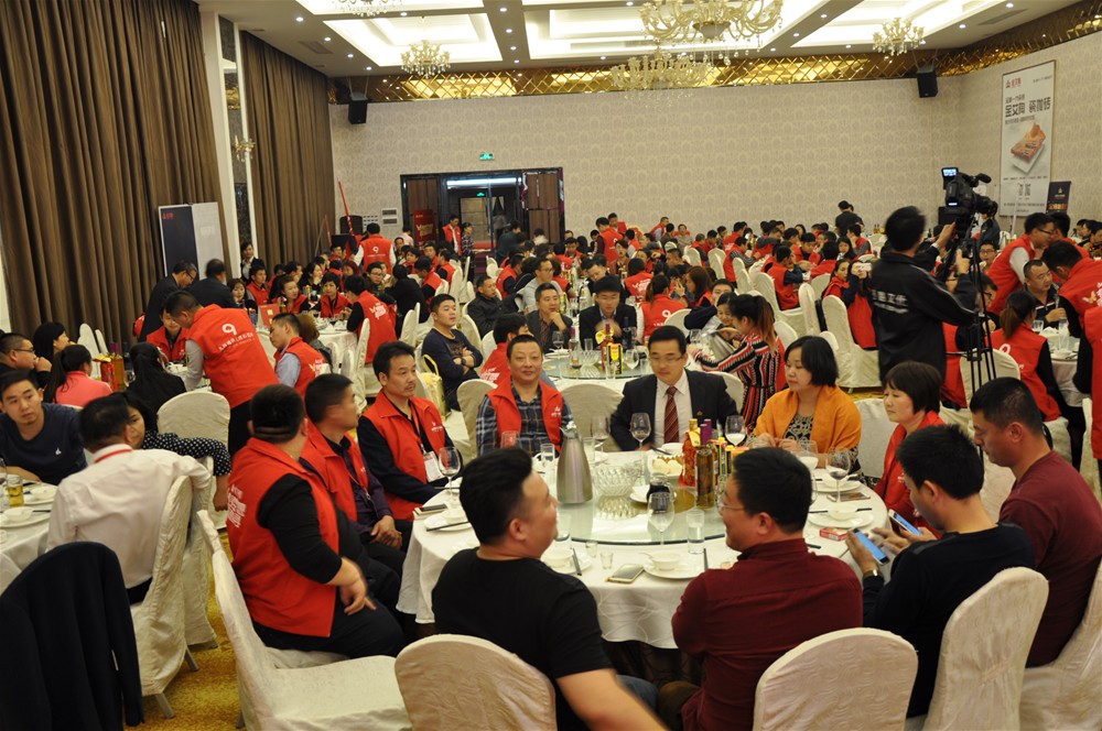 “锐变|2017 有梦想  敢追寻”—凯发K8国际瓷砖2017年经销商财产会