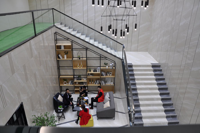 “一带一起  设计营销”，，，与O2O零售新模式携手，，，2017年，，，凯发K8国际将勇往直前，，，开拓新战！！