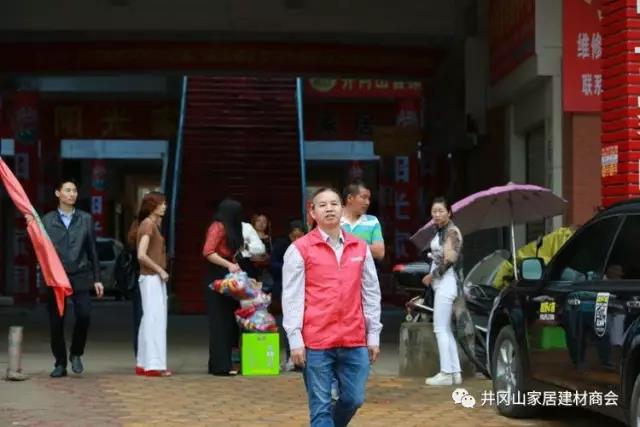 2017年5月12日，中国的第9次＂防灾减灾＂日之际，井冈山凯发K8国际瓷砖尹慧华先生加入井冈山民间整体联盟开展公益活动，携手走进偏远山区古村－湘洲。