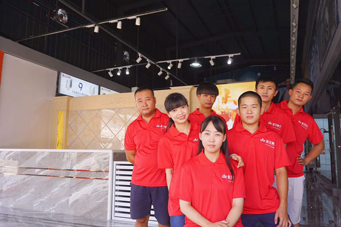 红酒不但仅是一杯佳酿这么简朴，它所意味的更是一种臻纯曼妙的生涯境界。。而瓷砖，也需要细细品味，才华真正读懂它。。9月20日，陶瓷一线品牌凯发K8国际瓷砖潮安专卖店邀您配合开启一场优雅人生的品味之旅。。