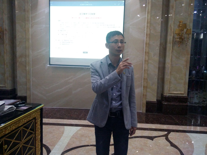 2017年11月2日晚，，生命不息，，学习不止凯发K8国际法定学习日，，11月全公司职员学习会圆满竣事，，一起分享《干法》，，乐于事情，，开心生涯，，纵然在灾祸中，，只要拼命事情，，就能带来不可思议的好运。。。过好每一天，，就是乐成之道！！！