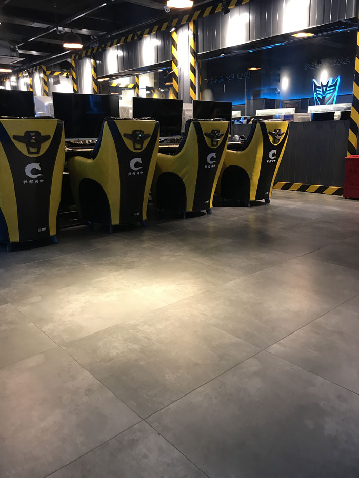 凯发K8国际现代仿古砖案例:别说了，，，一起去这个1000方的网咖开黑！！！