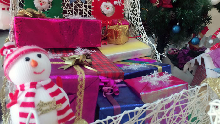 向导，我能说说“别人家公司”的圣诞怎么过的么？