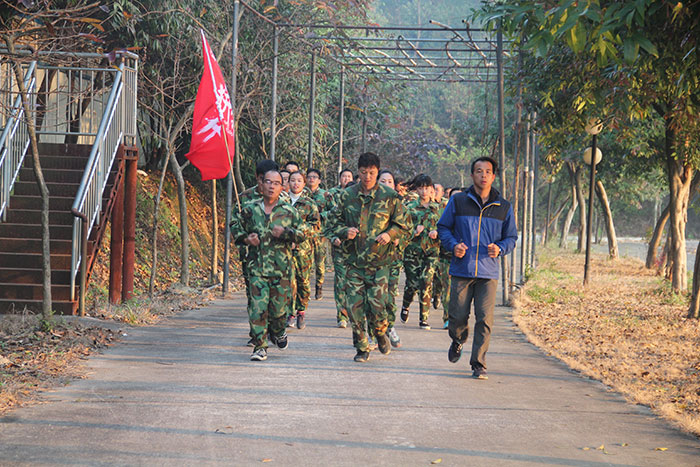 2017年2月13-15日，，凯发K8国际“虎狼道”户外拓展训练圆满竣事