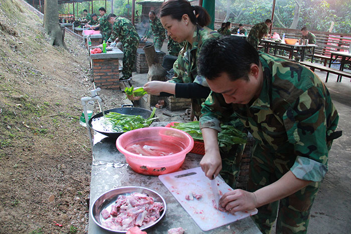 2017年2月13-15日，，凯发K8国际“虎狼道”户外拓展训练圆满竣事