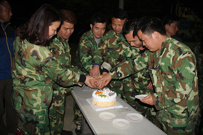 2017年2月13-15日，，凯发K8国际“虎狼道”户外拓展训练圆满竣事